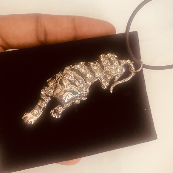 Vintage Jaguar Necklace - Picture 4 of 4